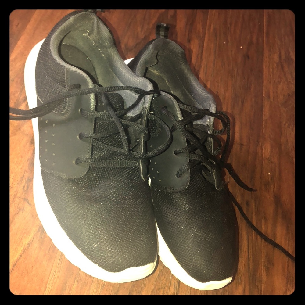 EUC athletetech men’s lightweight black shoes 9